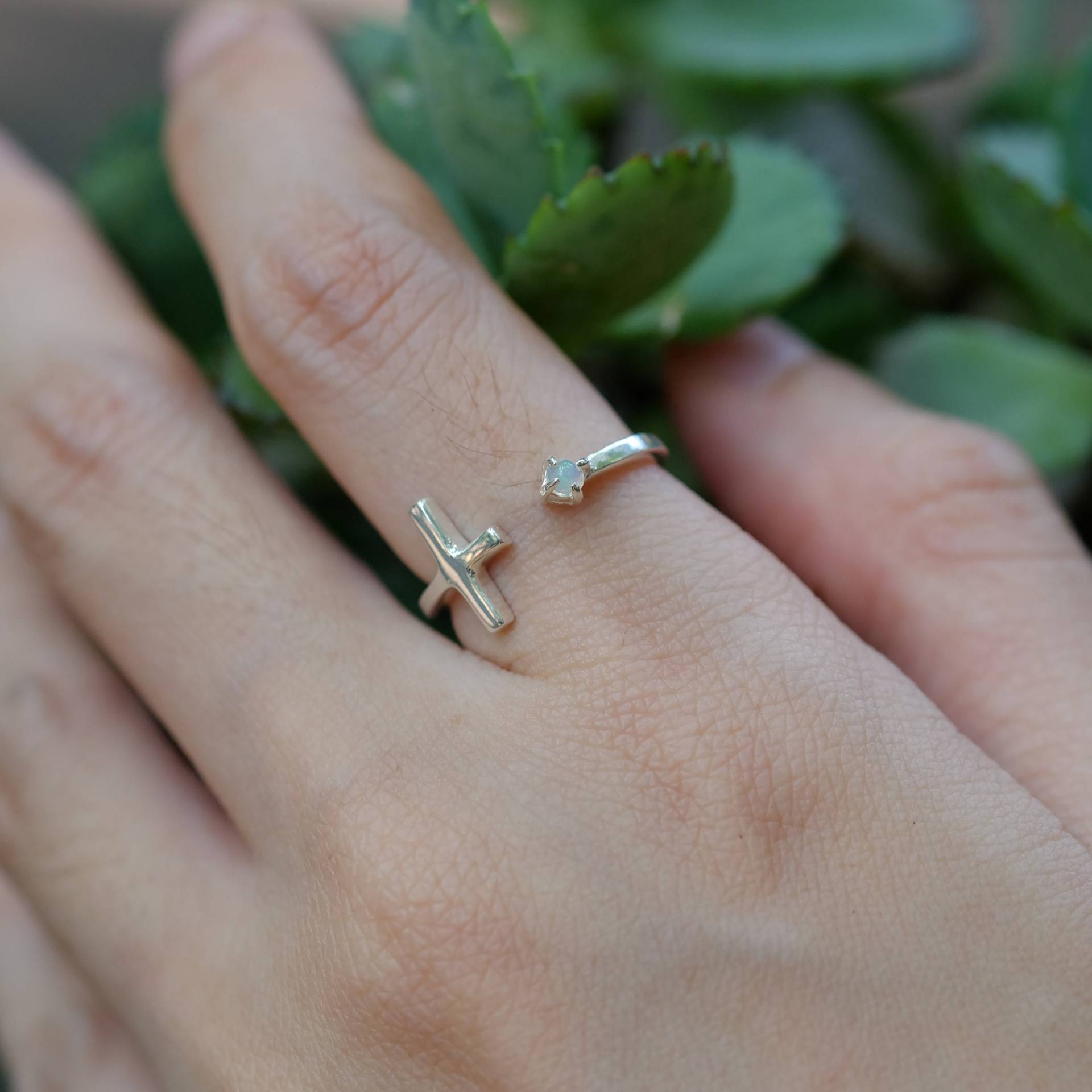 Personalisierte Sterling Silber Seitlich Kreuz Ring Echter Opal, Christlicher Schmuck, Religiöser Ring Personalisierte Sterling Silber Seitlich Kreuz Ring Echter Opal, Christlicher Schmuck, Religiöser Ring von JewelrybyPITK