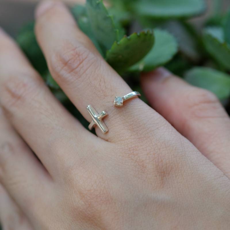 Personalisierte Sterling Silber Seitlich Kreuz Ring Echter Opal, Christlicher Schmuck, Religiöser Ring Personalisierte Sterling Silber Seitlich Kreuz Ring Echter Opal, Christlicher Schmuck, Religiöser Ring von JewelrybyPITK