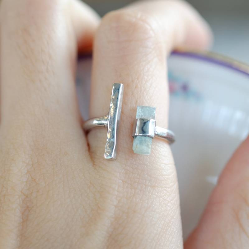 Roher Aquamarin-Kristallring Sterlingsilber Boho-T-Bar-Ring, Geburtsstein März Roher Aquamarin-Kristallring Sterlingsilber Boho-T-Bar-Ring, Geburtsstein März von JewelrybyPITK