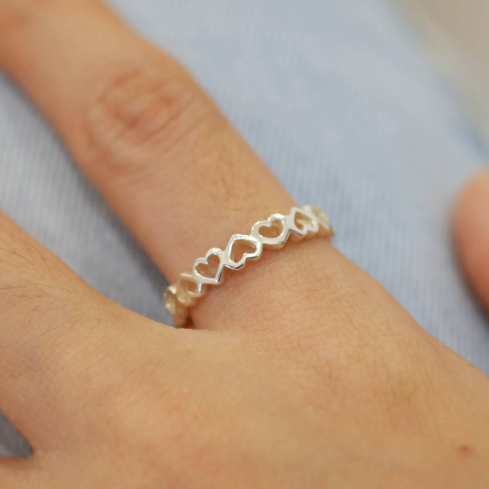 Stapelbarer Herz Eternity Ring Aus Sterling Silber Stapelbarer Herz Eternity Ring Aus Sterling Silber von JewelrybyPITK