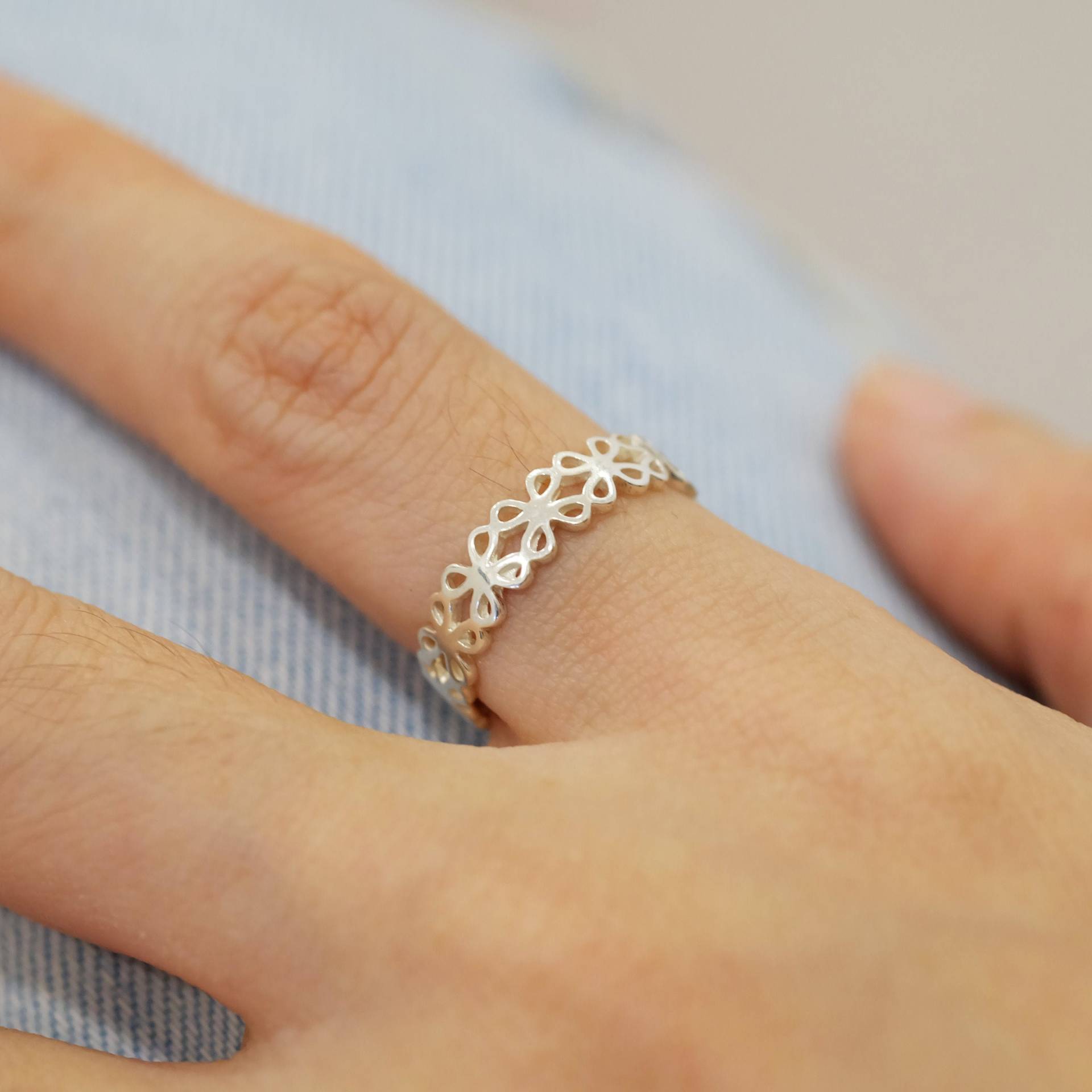 Sterling Silber Klee Eternity Ring Glück Shamrock Band, St. Patricks Day, Good Luck Ring Sterling Silber Klee Eternity Ring Glück Shamrock Band, St. Patricks Day, Good Luck Ring von JewelrybyPITK