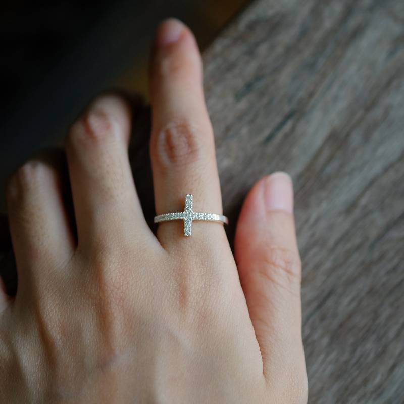 Sterling Silber Kreuz Ring Mit Klaren Cz Steinen, Seitlicher Ring, Religiöser Promi Christlicher Für Frauen Sterling Silber Kreuz Ring Mit Klaren Cz Steinen, Seitlicher Ring, Religiöser Promi Christlicher Für Frauen von JewelrybyPITK