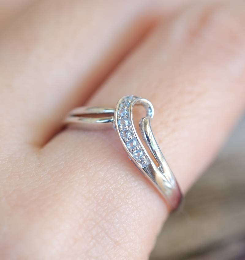 Sterling Silber Wellenring Echter Aquamarin, Surfer Schmuck, Strandliebhaber, Ozean Geschenk Sterling Silber Wellenring Echter Aquamarin, Surfer Schmuck, Strandliebhaber, Ozean Geschenk von JewelrybyPITK