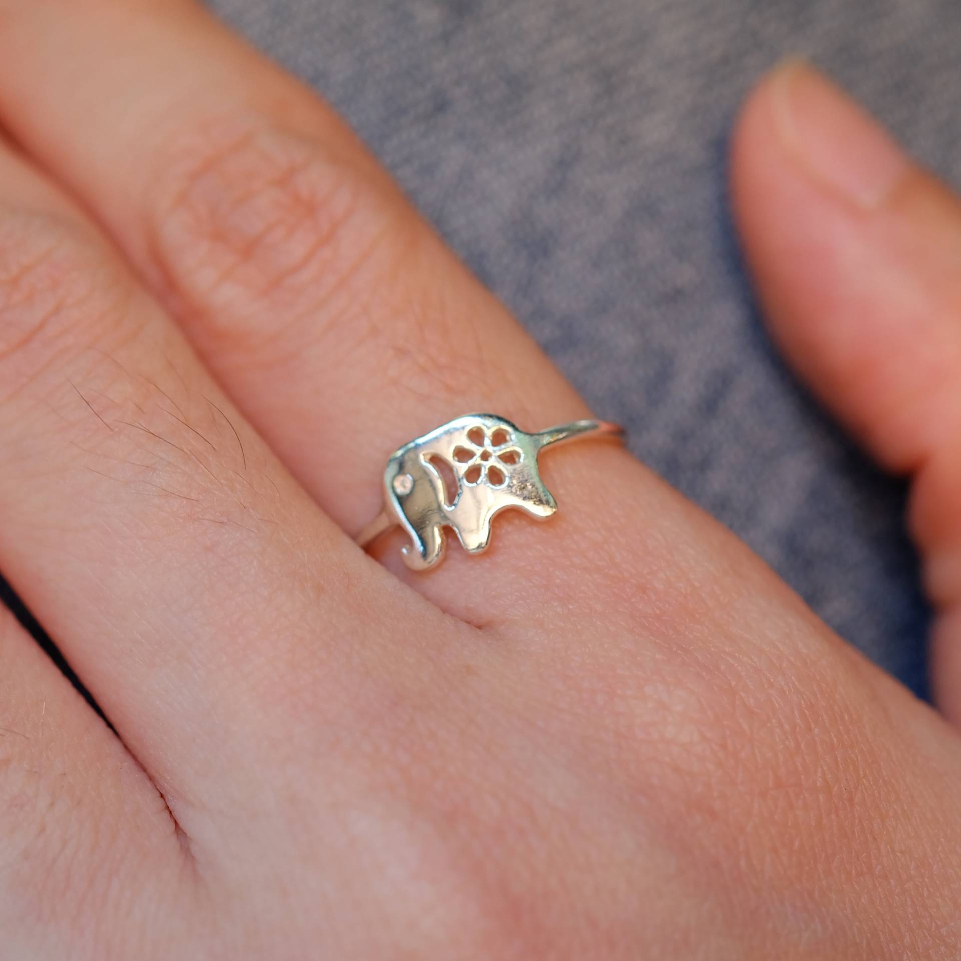sterling Silber Elefant Ring, Zierliche Kleine Elefanten Schmuck, Glücksbringer, Geschenke Für Sie sterling Silber Elefant Ring, Zierliche Kleine Elefanten Schmuck, Glücksbringer, Geschenke Für Sie von JewelrybyPITK