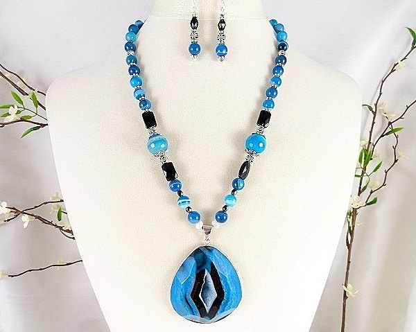 Blauer Halskette Set Achat Edelstein Druzy Ohrringe & Onyxhalskette Handgefertigte Schmuck Geburtstag Muttertagsgeschenk Blauer Halskette Set Achat Edelstein Druzy Ohrringe & Onyxhalskette Handgefertigte Schmuck Geburtstag Muttertagsgeschenk von JewelrybyPJ