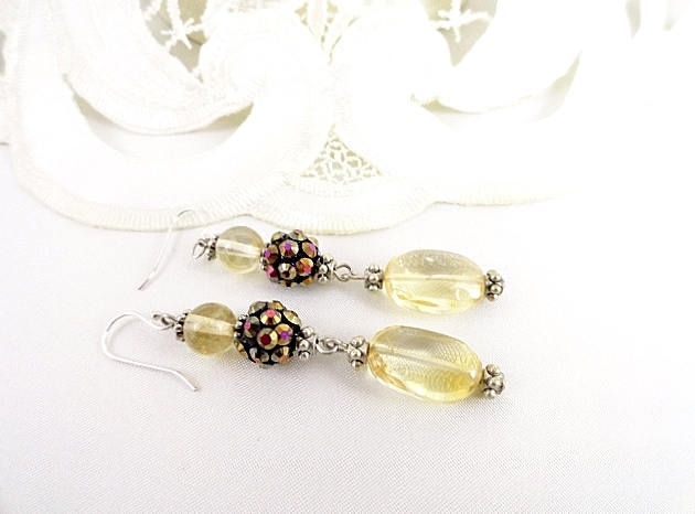 Gold Ohrringe Baumeln Licht Honig Bernsteinohrringe Blass Strass Handgemachter Schmucksachegeschenk Für Sie von JewelrybyPJ