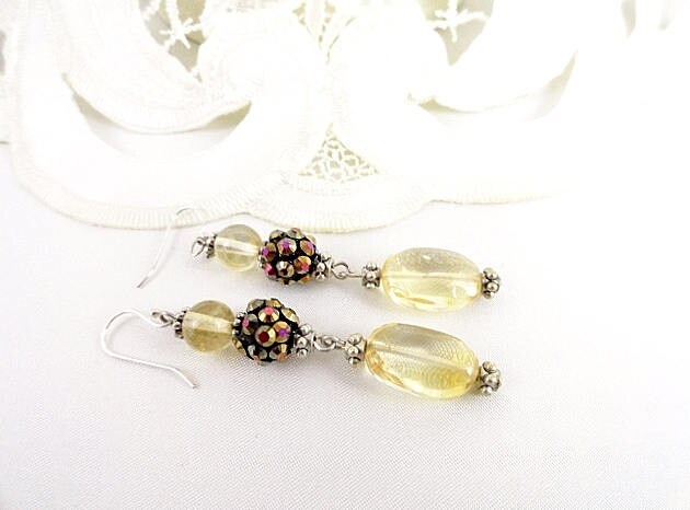 Gold Ohrringe Baumeln Licht Honig Bernsteinohrringe Blass Strass Handgemachter Schmucksachegeschenk Für Sie von JewelrybyPJ