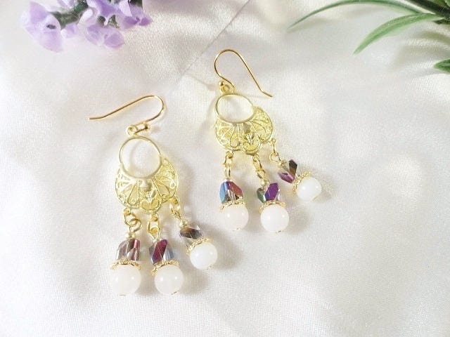 Weiße Jade-Ohrwürmchen Mit Violetten Kristallen-Chandelier Ohrringe-Kristallarren-Handgemachte Jade-Schmuck-Geburtstag-Muttertag-Geschenk Weiße Jade-Ohrwürmchen Mit Violetten Kristallen-Chandelier Ohrringe-Kristallarren-Handgemachte Jade-Schmuck-Geburtstag-Muttertag-Geschenk von JewelrybyPJ