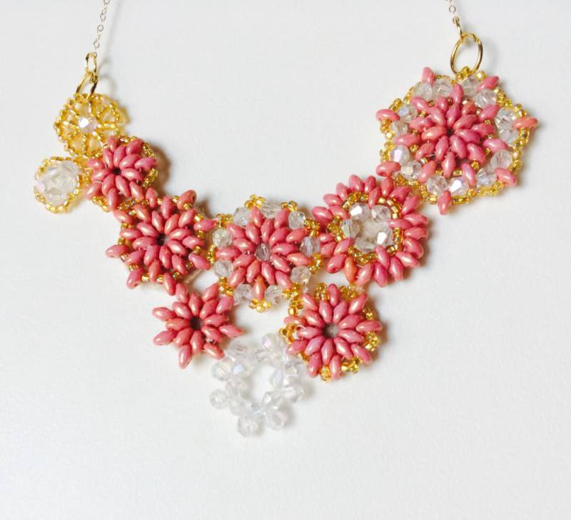 Rosa Schneeflocke Bib Halskette, Halskette Anweisung, Goldene Swarovski Damen Schmuck, Verlaufenden Elemente, Geschenkideen von JewelrybyRJ