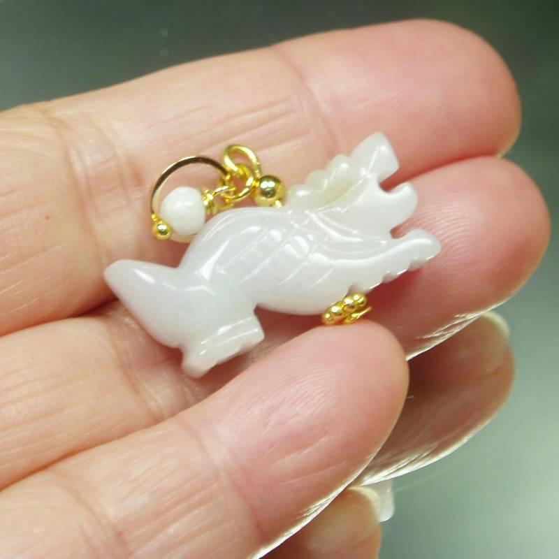 Jadeit-Drache Anhänger/Echter in 3D Geschnitzte Natürliche Jade-Drache 16K Gold Filled Anhängerschlaufe Und Halskette von JewelrybyShen