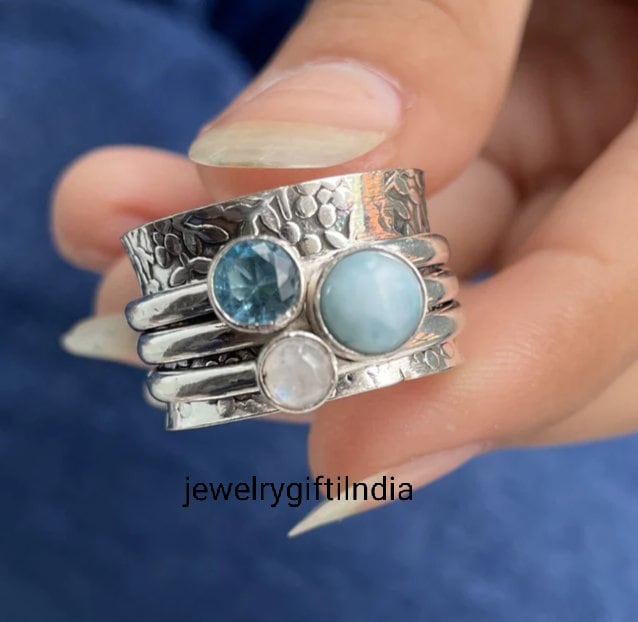 Larimar Spinner Ring, 925 Silber Mondstein Damen Handgemachter Edelstein Angst Statement Ring von JewelrygiftIndia