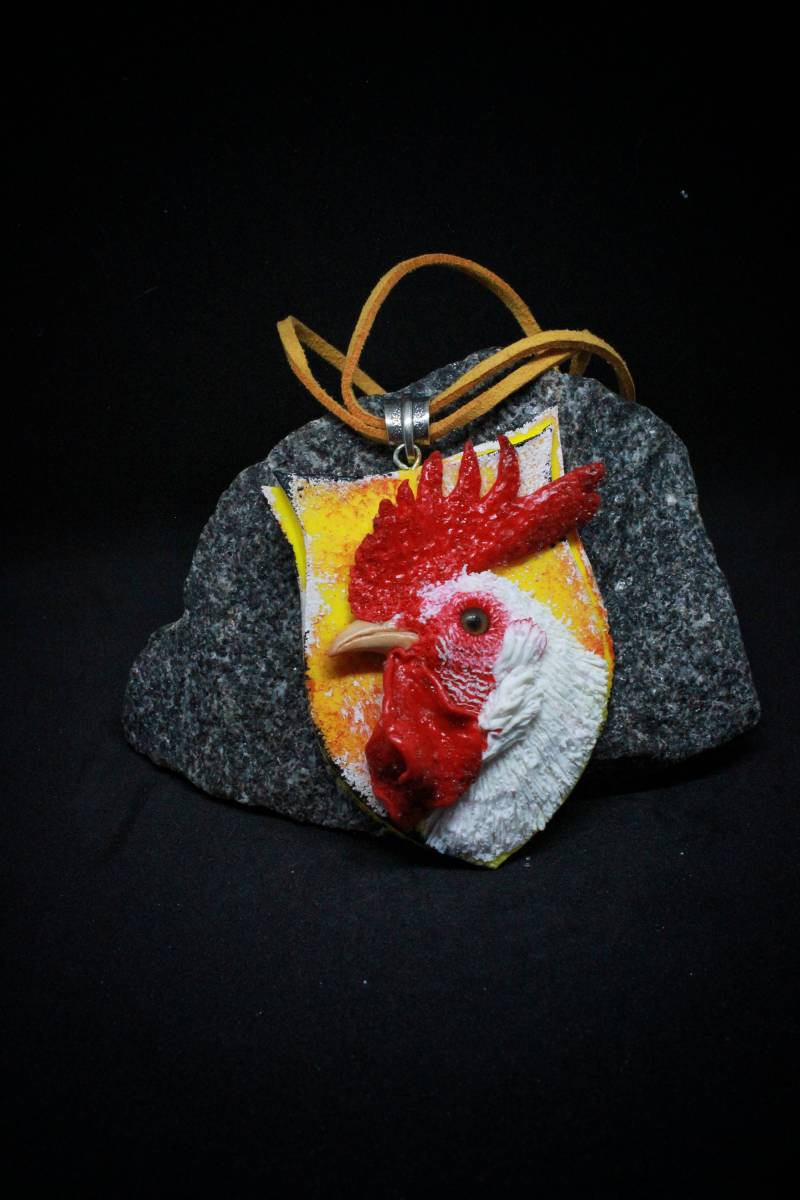 Die Weiße Hahn Halskette Ist Aus Fimo Und Silber Handgefertigter Kunstschmuck, Exklusive Skulpturenkette Die Weiße Hahn Halskette Ist Aus Fimo Und Silber Handgefertigter Kunstschmuck, Exklusive Skulpturenkette von Jewelrylimanska