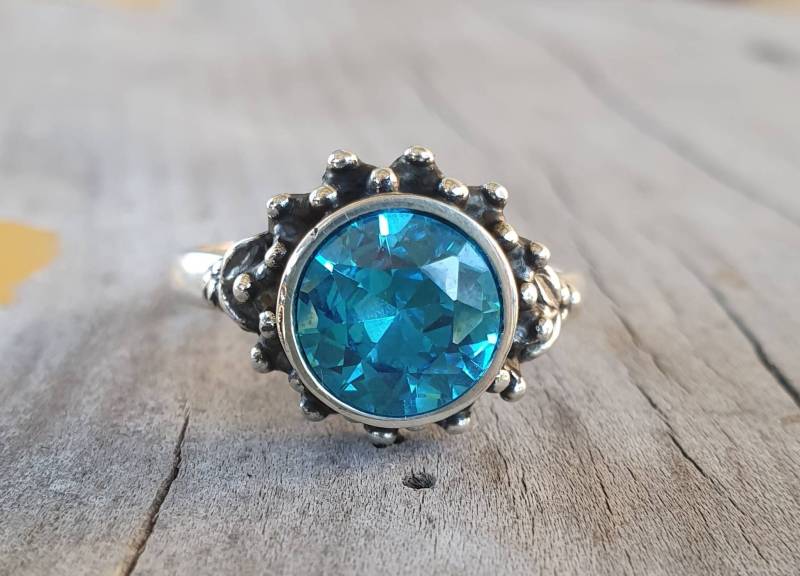 Blauer Topas Ring, Silber, Ring Handgemacht, Göttin, Boho, Kugelring, Zirkonia, Blauer Stein, Kugelring von JewelrywitAttitude