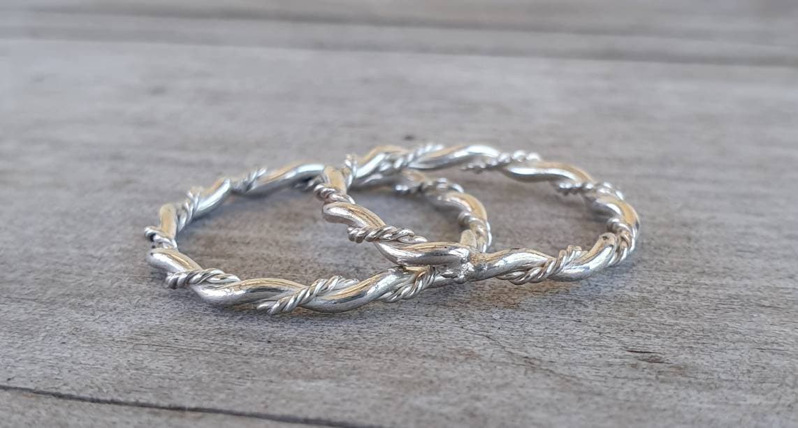 Stacker Ring, Twisted Wire, Sterling Silber, Runddraht, Feines Band, Boho Rings, Dünn Silberring, Kleiner Ring, Draht Ring von JewelrywitAttitude