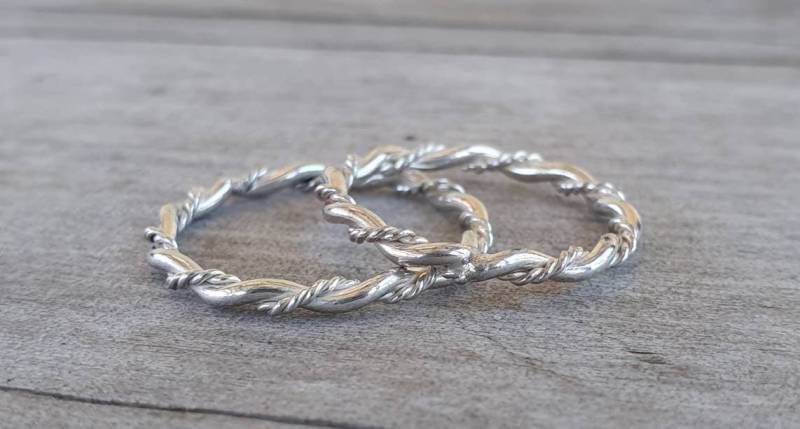 Stacker Ring, Twisted Wire, Sterling Silber, Runddraht, Feines Band, Boho Rings, Dünn Silberring, Kleiner Ring, Draht Ring von JewelrywitAttitude