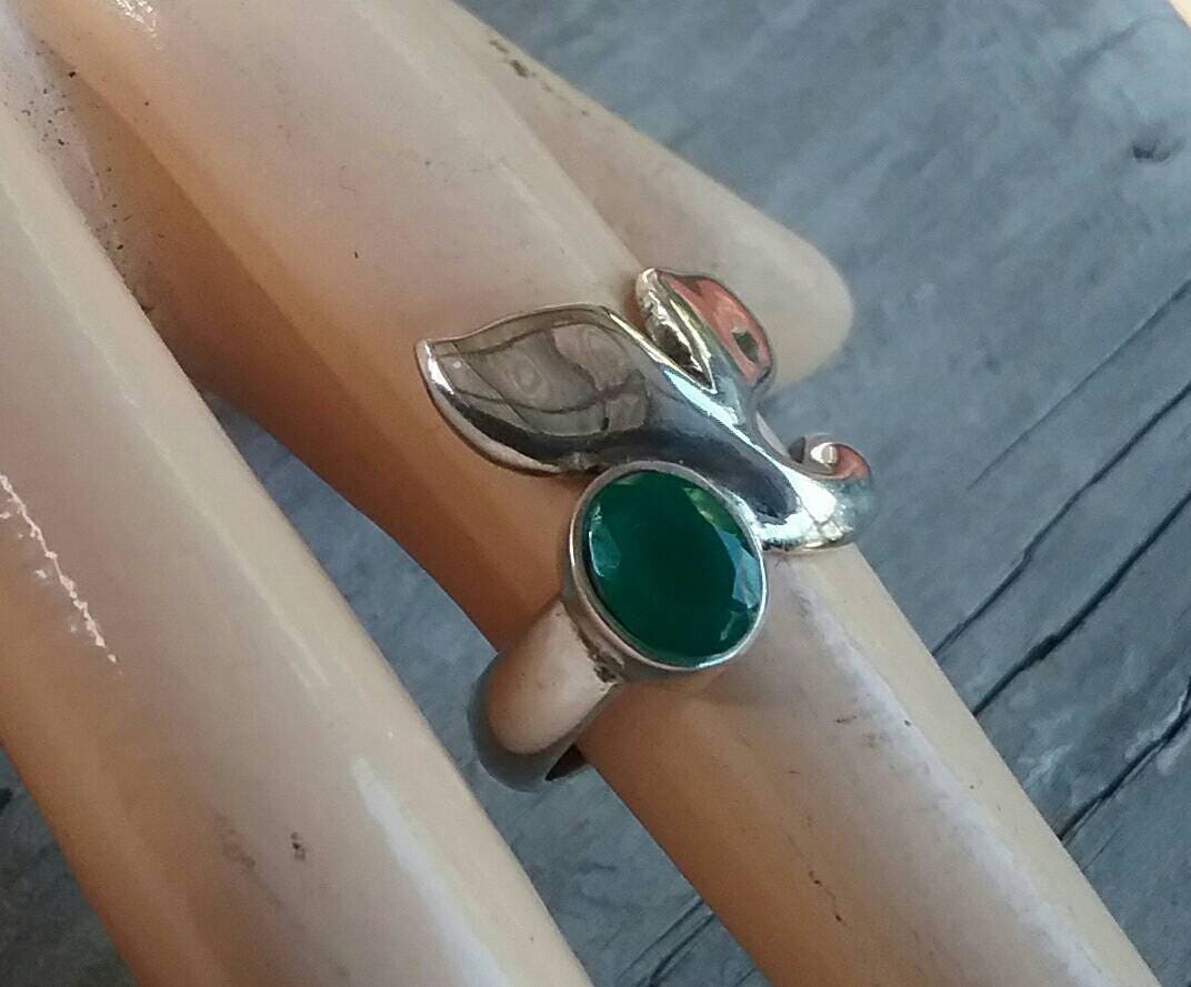 Walfisch, Grüner Onyxring, Sterlingsilber, Meeresmarin, Delfin, Brandung, Grüner Stein, Chunky Ring, Surfer, Damenmode, Handgemacht von JewelrywitAttitude