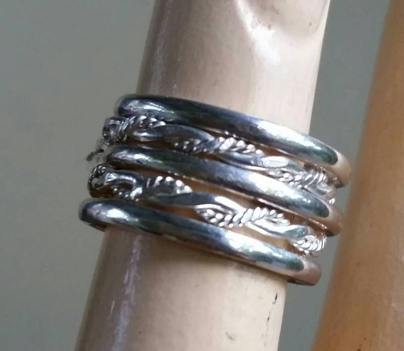 stapelbares Ring-Set Aus 3, 4 Oder 5 Gedrehten Drähten Und Silber-Bändern von JewelrywitAttitude