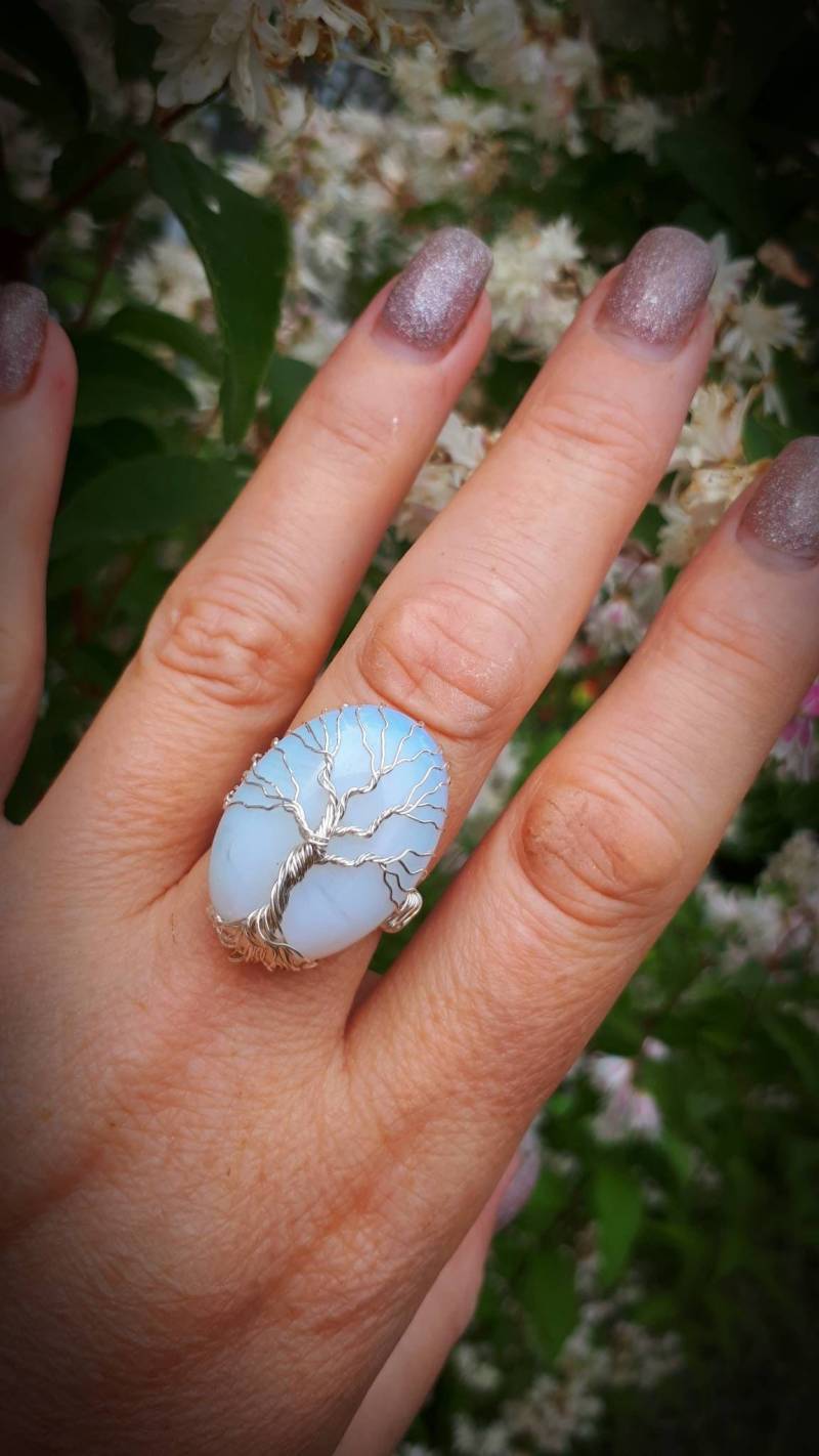 Draht Gewickelt Baum Des Lebens Ring Verstellbarer Silber Opalit Ring von JewelrywithHistory