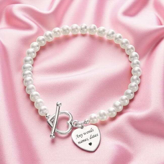 Armband Für Die Brautmutter Mit Weißen Preciosa-Perlen, 925 Sterlingsilber, Individueller Gravur Und Herz-Knebelverschluss von Jewels4girls