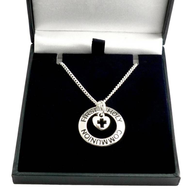 Erstkommunion Halskette Mit Kreuz Im Herz. Ein Modernes Geschenk Für Ein Mädchen An Ihrem Ersten Heiligen Kommuniontag von Jewels4girls