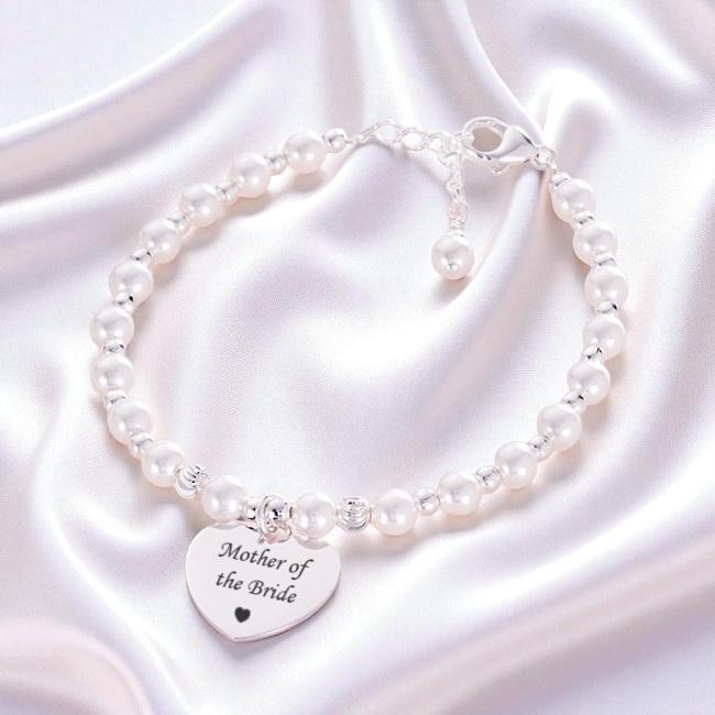 Geschenk Für Mutter Der Braut Oder Des Bräutigams, Perlen Und Sterlingsilber-Armband Mit Beliebiger Gravur Auf Personalisiertem Anhänger von Jewels4girls