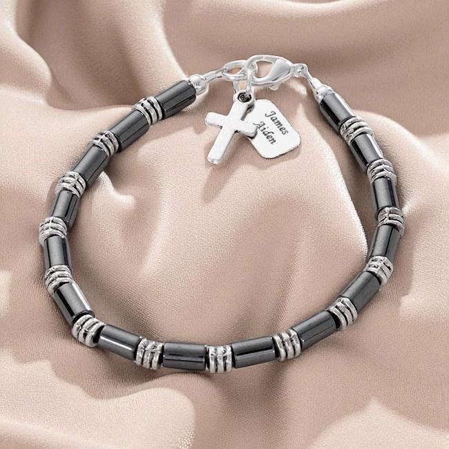 Jungen Erste Heilige Kommunion Geschenk. Personalisiertes Armband Mit Beliebiger Gravur. Schwarze Hämatit Perlen. Charm Gravur Und Kreuzanhänger von Jewels4girls