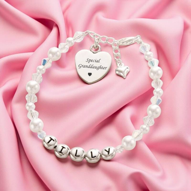 Mädchen Armband Mit Namen Und Gravur Auf Herz Charm. Personalisierter Schmuck von Jewels4girls