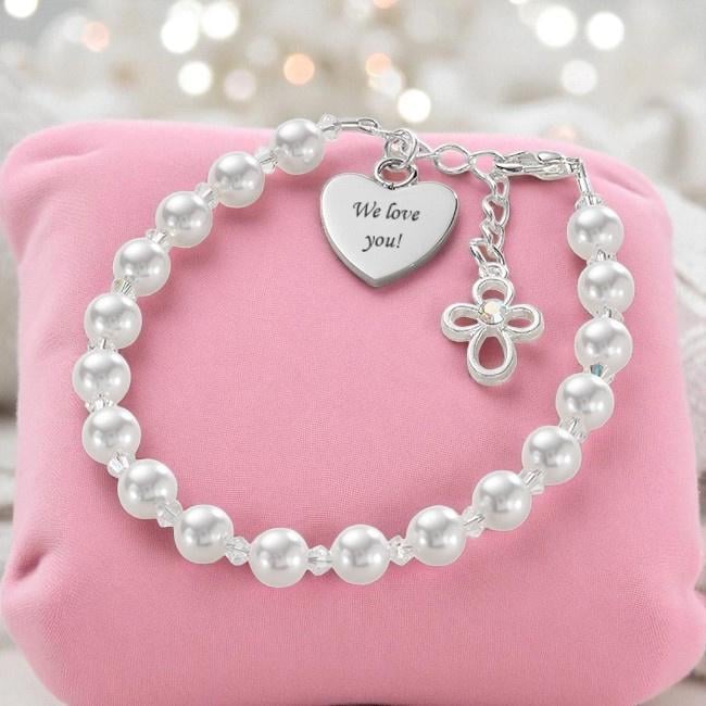 Mädchen Perlenarmband Weiß Mit Gravur Und Kreuzanhänger. Geschenk Zur Taufe, Taufe Etc von Jewels4girls