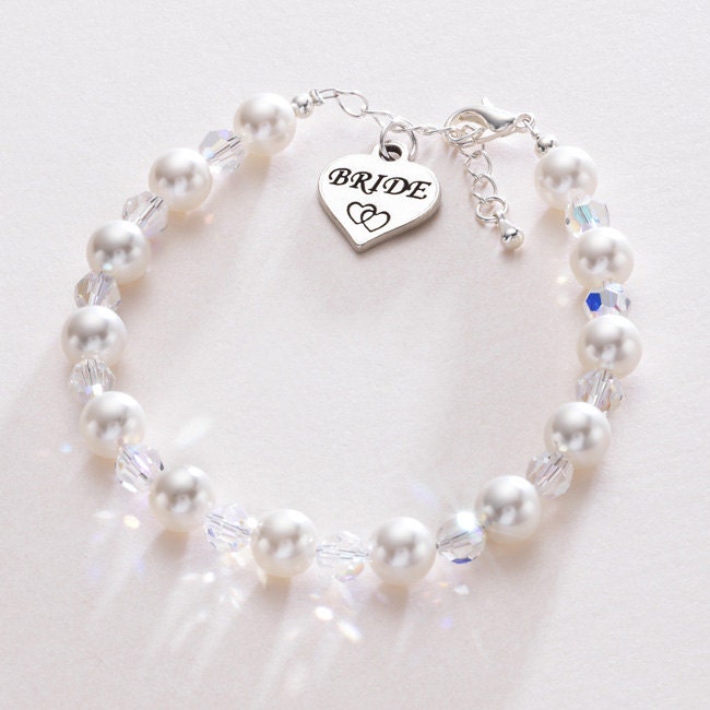 Perlen-Hochzeits-Armband Für Eine Braut Mit Braut-Herzanhänger in Luxus-Geschenkbox von Jewels4girls