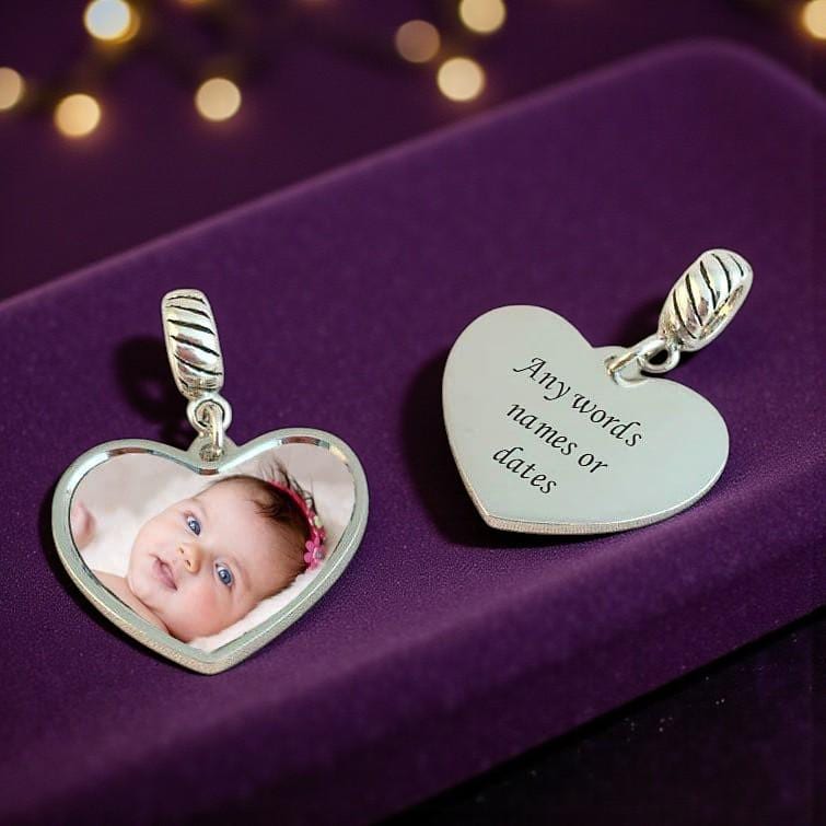 Personalisierter Charm Mit Einem Beliebigen Foto Und Gravur Auf Einer Sterling Silber European Style Anhängerschlaufe von Jewels4girls