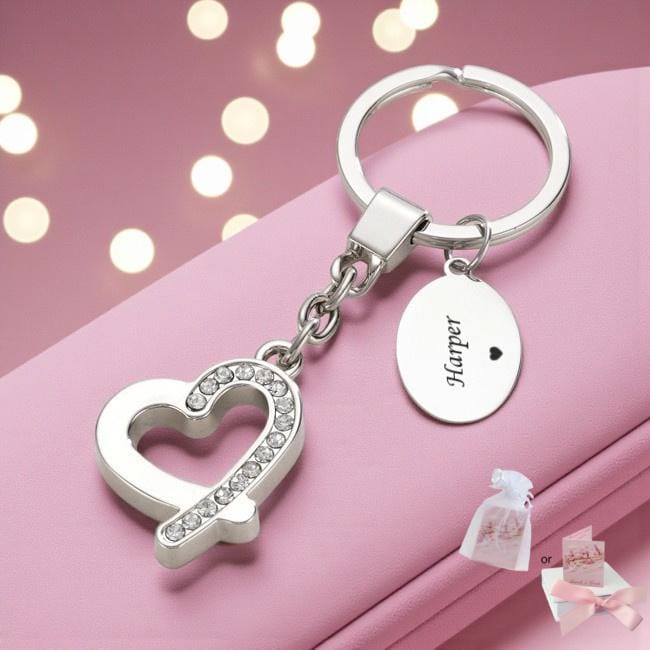 Personalisierter Diamond Herz Schlüsselanhänger Mit Gravur. Geschenk Für Frauen Schlüsselanhänger, Mama, Schwester, Enkelin, Kindermädchen von Jewels4girls