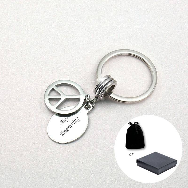 Personalisierter Schlüsselanhänger Mit Gravur Und Peace-Zeichen-Anhänger. Edelstahl. Hervorragende Qualität von Jewels4girls