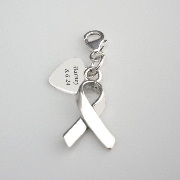 Personalisierter Sterling Silber Awareness Ribbon Charm Mit Graviertem Herzanhänger. Jede Gravur Auf Einem Kleinen von Jewels4girls