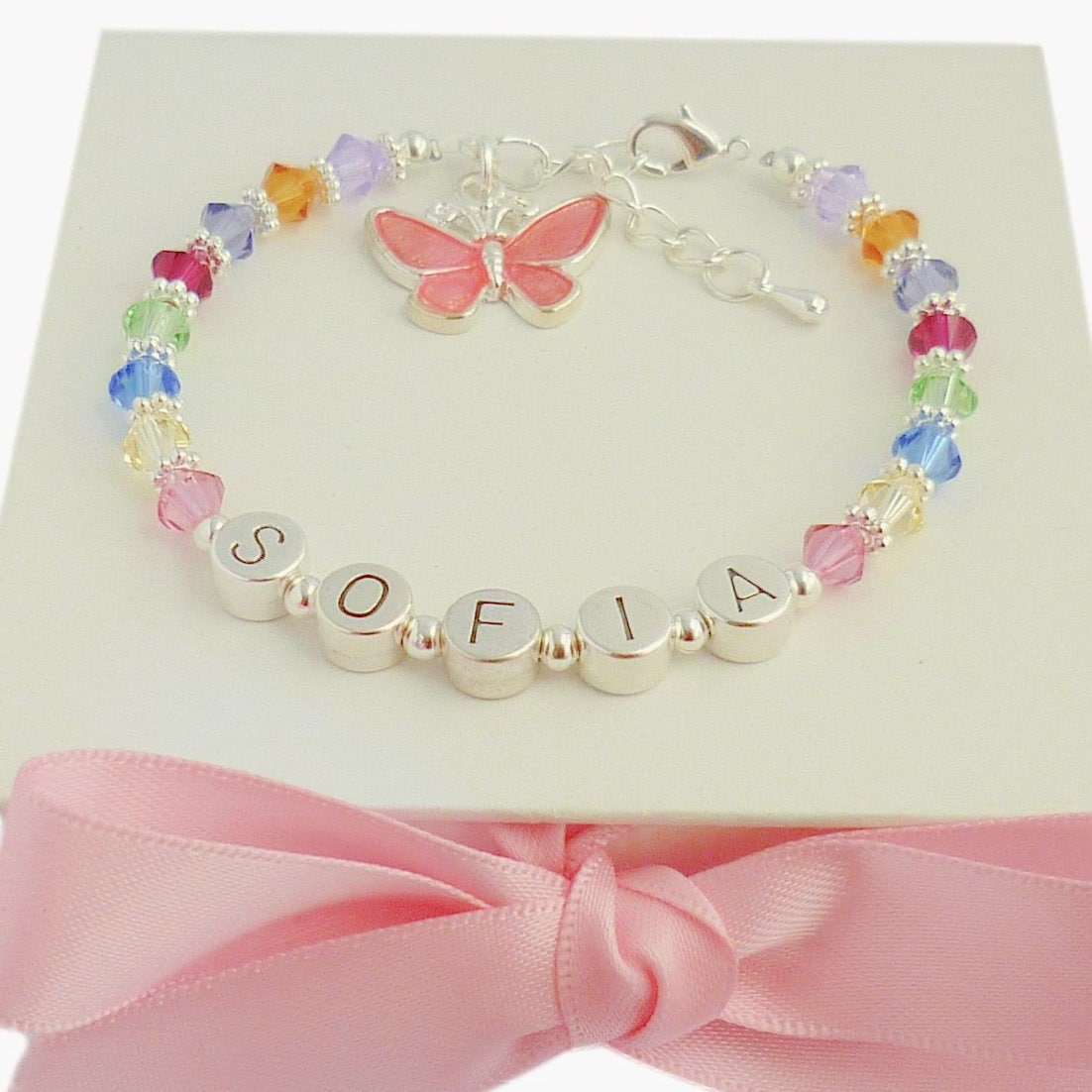 Personalisiertes Armband Für Mädchen Mit Regenbogenkristallen & Schmetterling. Kinder Namensarmband von Jewels4girls