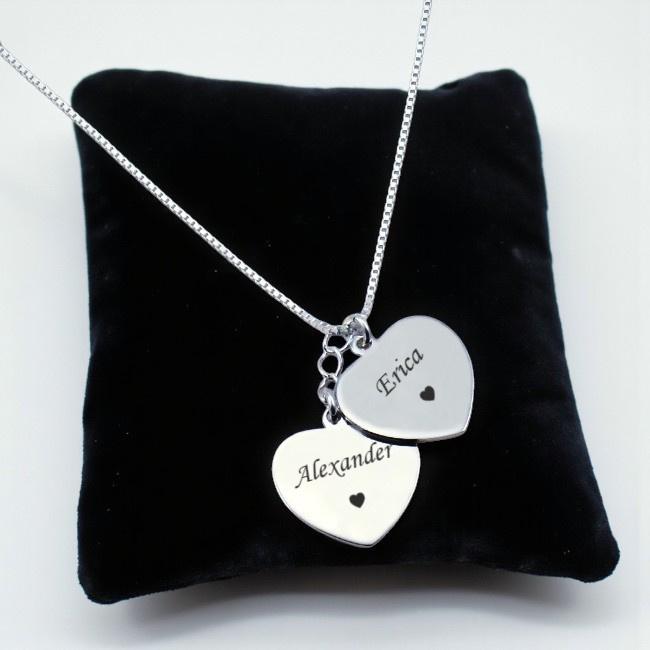 sterling Silber Doppel Herz Gravierte Anhänger Halskette. Zwei Herzen An Silberfarbener Gliederkette von Jewels4girls