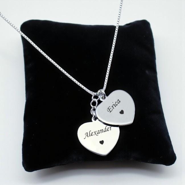 sterling Silber Doppel Herz Gravierte Anhänger Halskette. Zwei Herzen An Silberfarbener Gliederkette von Jewels4girls