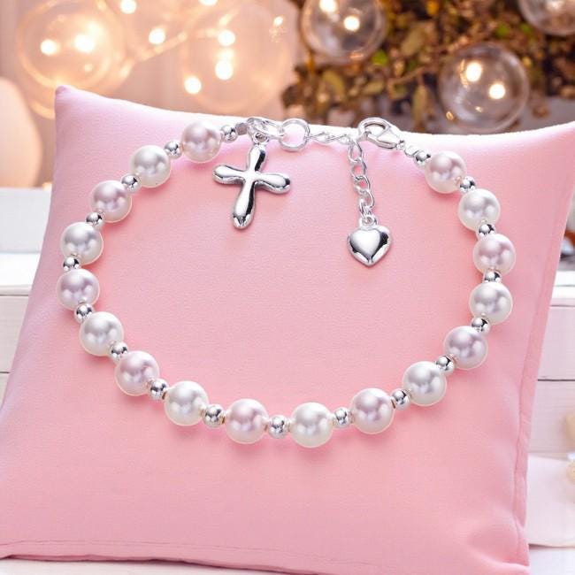 sterling Silber & Perle Taufarmband Mit Kreuz Und Herz Anhänger. Geschenk Für Mädchen. 925 Perlen Preciosa Perlen von Jewels4girls