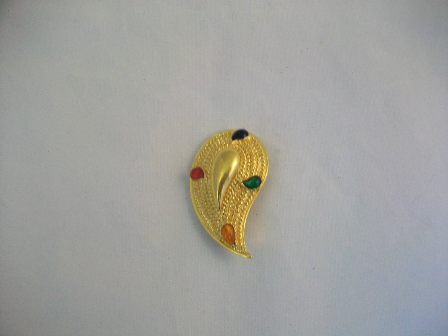 Vintage Teardrop Gold Ton Multi Farbe Perlen Pin Brosche von JewelsAndToolsPlus
