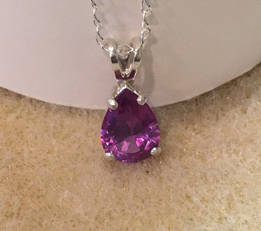 Alexandrit Kette, 10x7 Mm Birne. 18 Zoll Sterling Silber Kette. Kostenloser Versand Alexandrit Kette, 10x7 Mm Birne. 18 Zoll Sterling Silber Kette. Kostenloser Versand von JewelsByDebraB