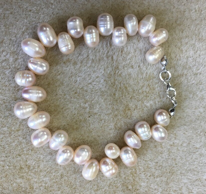Perlenarmband, 8mm Gebohrtes Zuchtperlenarmband, Misst 7 Zoll in Der Länge Mit Einem Sterlingsilber-Verschluss, Kostenloser Versand Perlenarmband, 8mm Gebohrtes Zuchtperlenarmband, Misst 7 Zoll in Der Länge Mit Einem Sterlingsilber-Verschluss, Kostenloser Versand von JewelsByDebraB
