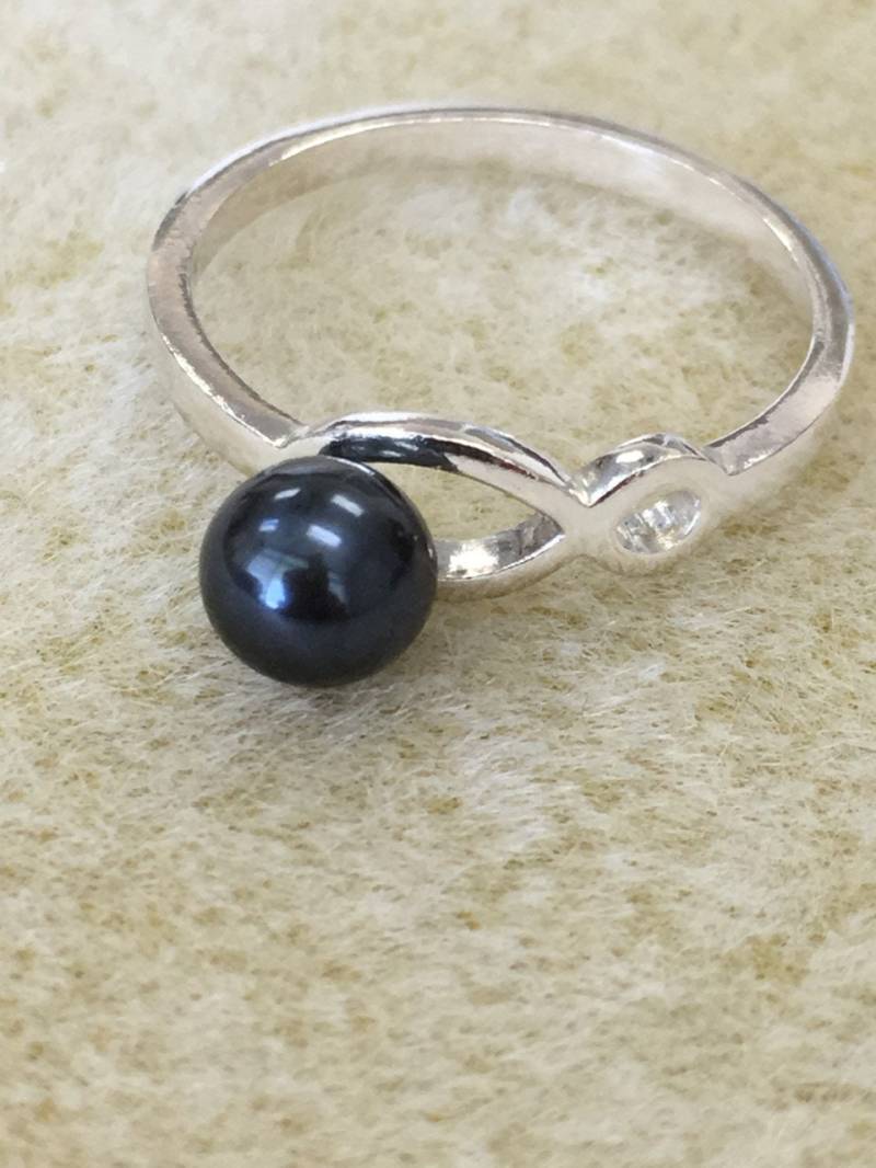 Schwarzer Süßwasser Zuchtperlen Ring, Sterling Silber Band, Größe 7, Kostenloser Versand Schwarzer Süßwasser Zuchtperlen Ring, Sterling Silber Band, Größe 7, Kostenloser Versand von JewelsByDebraB