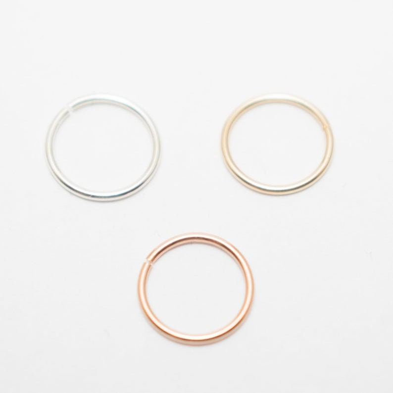 22G Silber Septum Ring - 22 Gauge Nasenring Hoop Dünnes Zartes Piercing von JewelsByMoonli