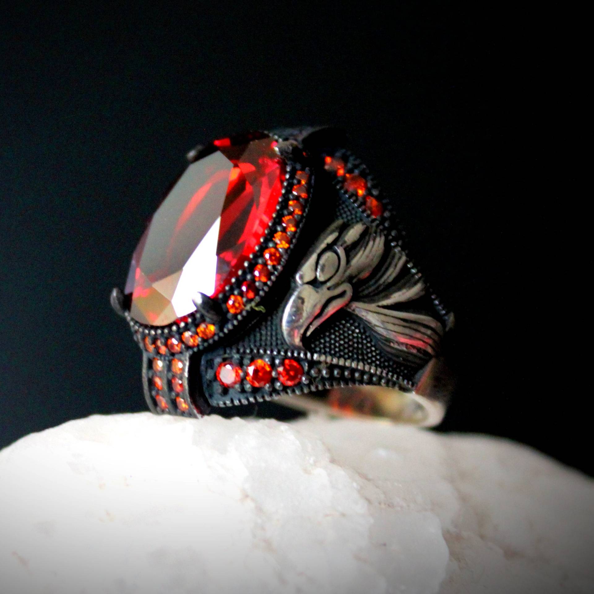 Adlerkopf Rot Fakated Zirkon Ring, Handgemachter 925 Silber Geschenk Für Coole Männer von JewelsByNargili