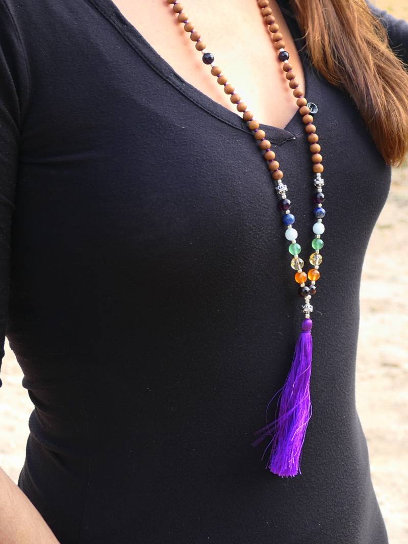 Mala-Sandale Halskette, Halskette Für Frau, Mala Aus Indien, Sandale, Sandelholz, Sieben Chakra Kette, Chakren, Siete Chakren Mala-Sandale Halskette, Halskette Für Frau, Mala Aus Indien, Sandale, Sandelholz, Sieben Chakra Kette, Chakren, Siete Chakren von JewelsChandra
