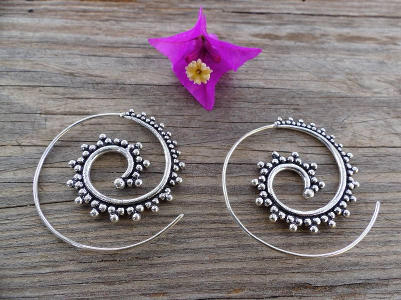 Spirale Punkte Ohrringe/Pendientes Espiral De Puntos von JewelsChandra