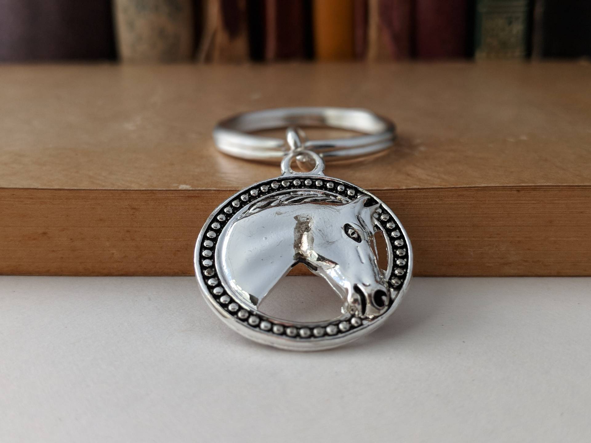 Pferd Kopf Schlüsselanhänger, Silber-Ton Von Jewelscharmsmehr Menge Bulk Rabatte von JewelsCharmsMore