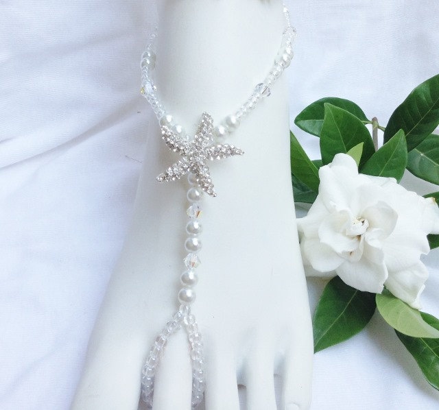 Brautschmuck Barfuss Sandalen Seestern Strand Hochzeit, Hochzeits-Fuß-Schmuck, Strass Barfuß Sandle White Pearls von JewelsForYourFeet