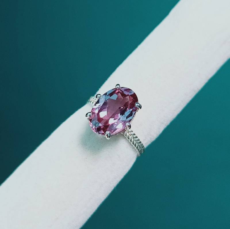 Alexandrit Ring, 925 Sterling Silber Lab Created Color Change Stone Oval Cut Alexandrit, Gedrehtes Drahtband von JewelsGalleryArt