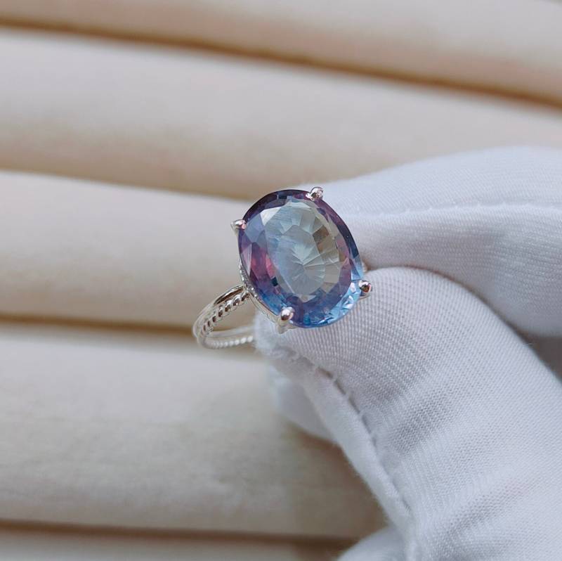 Alexandrit Ring, 925 Sterling Silber Labor Erstellt Farbwechselstein Ovalschliff Alexandrit, Handgemachter Ring von JewelsGalleryArt