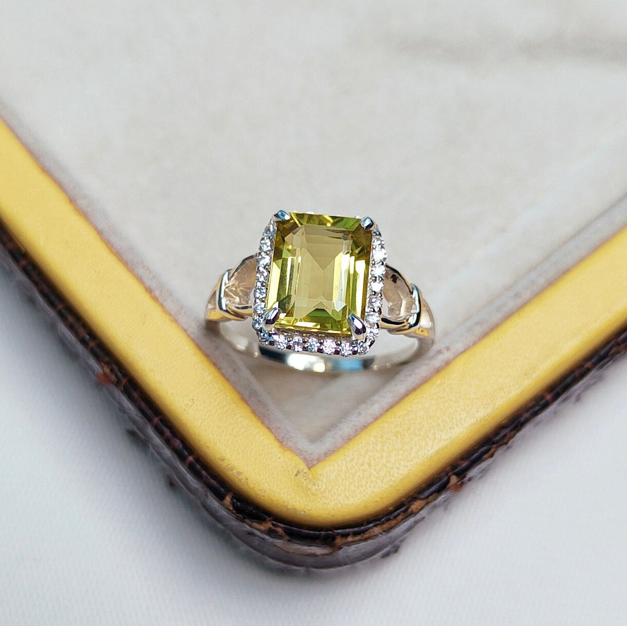 Gelber Saphir Ring, 925 Sterling Silber Lab Created Octagon Cut Halo Grown Gelb Saphir Ring Gelber Saphir Ring, 925 Sterling Silber Lab Created Octagon Cut Halo Grown Gelb Saphir Ring von JewelsGalleryArt